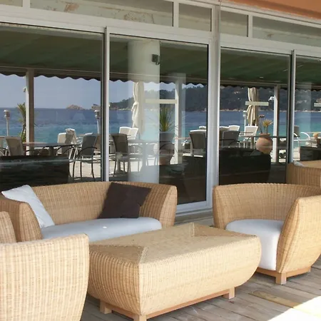 Cavaliere Surplage 3* 르 라방두